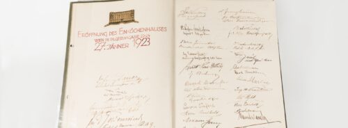 Gästebuch zur Eröffnung des Einküchenhauses Bezirksmuseum Rudolfsheim-Fünfhaus, Foto: Klaus Pichler