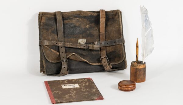 Schultasche, Heft, Feder und Griffel, Bezirksmuseum Floridsdorf, Foto: Klaus Pichler